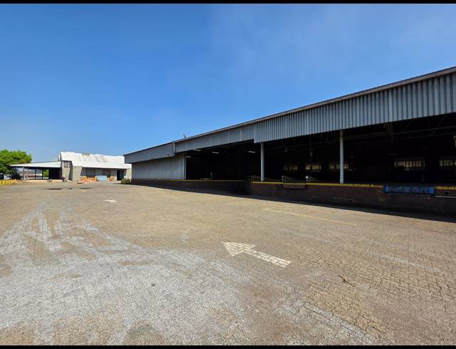 5,800M² WAREHOUSE TO LET IN WADEVILLE